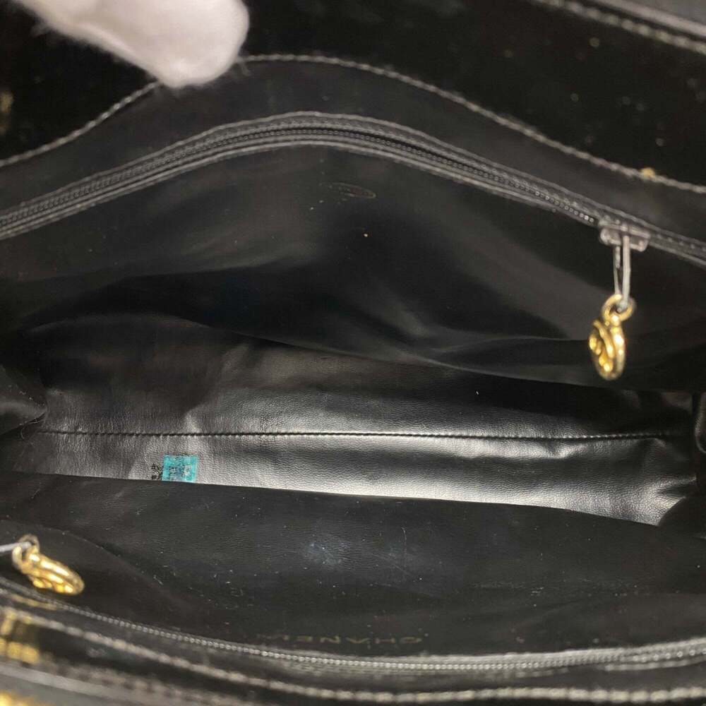 CHANEL Black Leather Shoulder Bag - Picture 4 of 12